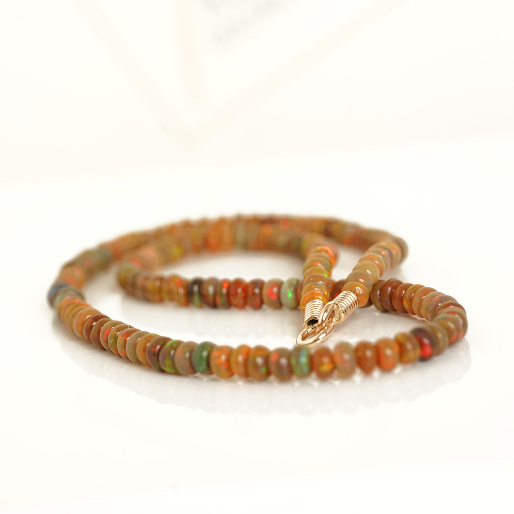 Aurifex Goldschmiede Koblenz Halskette aus der Kollektion Unikat in Rotgold mit Opal