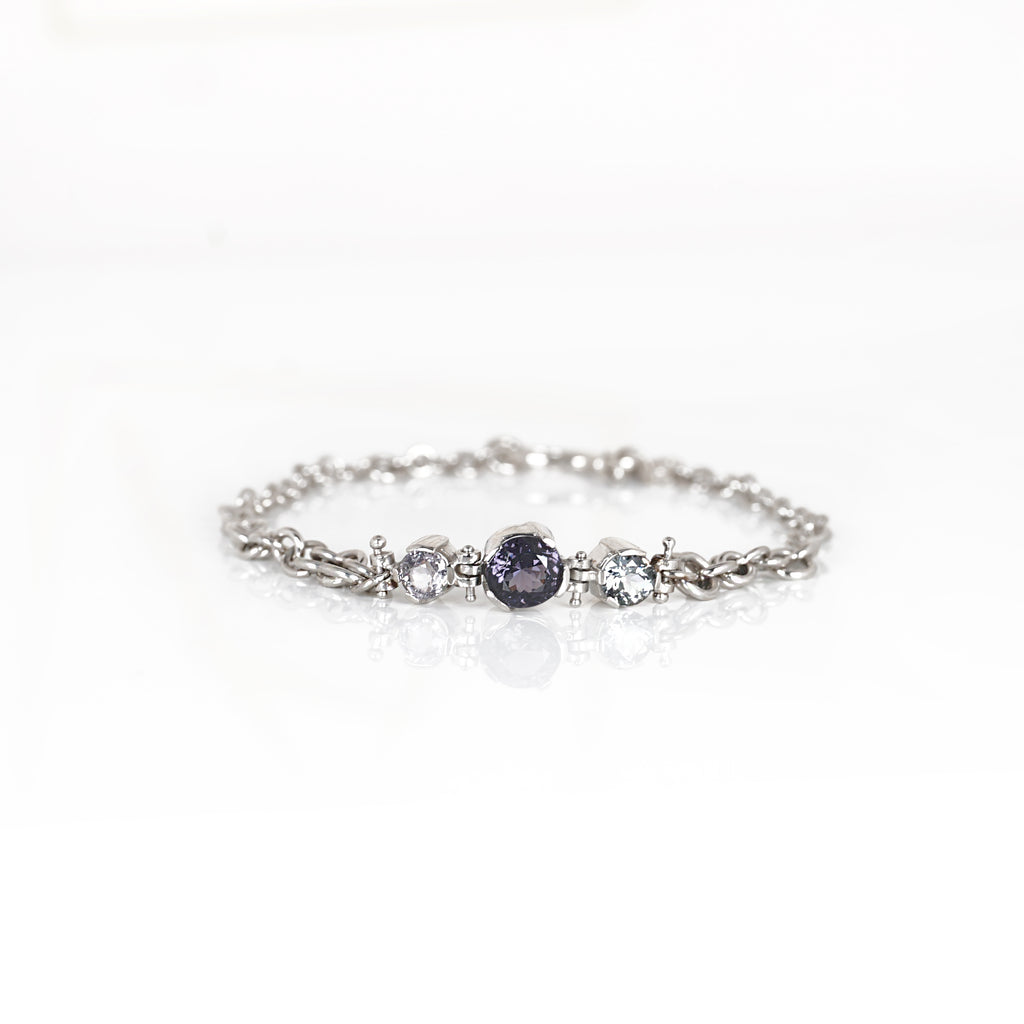 Aurifex Goldschmiede Koblenz Armband aus der Kollektion Facettenreich in Platin mit Spinell
