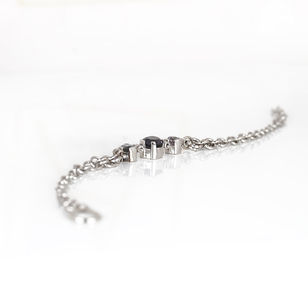 Aurifex Goldschmiede Koblenz Armband aus der Kollektion Facettenreich in Platin mit Spinell
