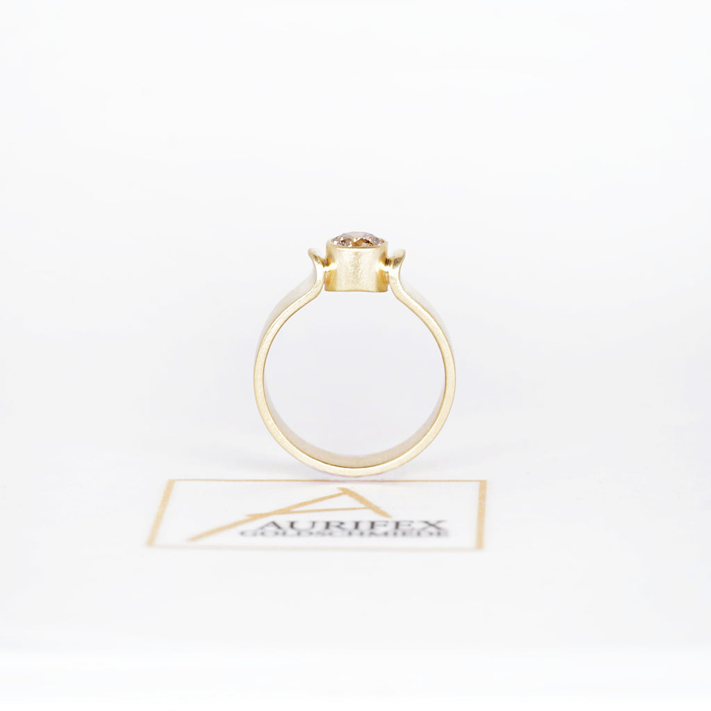 Aurifex Goldschmiede Koblenz Ring aus der Kollektion Diamant in Gelbgold mit Brillant