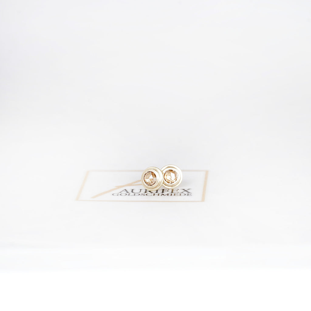 Aurifex Goldschmiede Koblenz Ohrringe aus der Kollektion Diamant in Gelbgold mit Diamant Rose