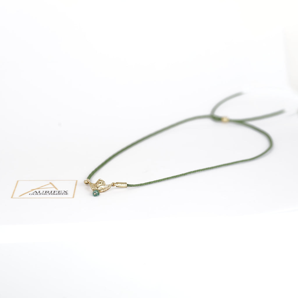 Aurifex Goldschmiede Koblenz Anhänger aus der Kollektion Symbolique in Gelbgold mit Putte und Smaragd