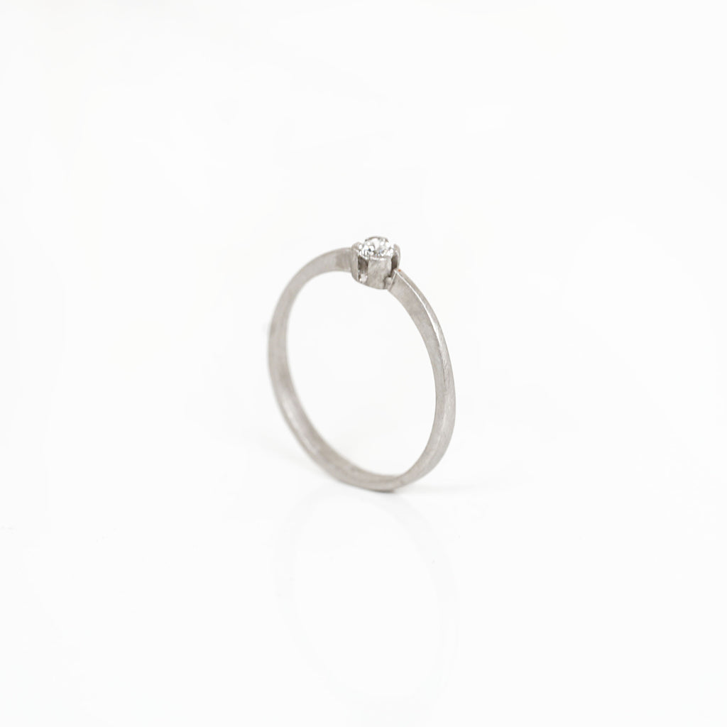 Aurifex Goldschmiede Koblenz Ring aus der Kollektion  Verlobung in Platin mit Brillant