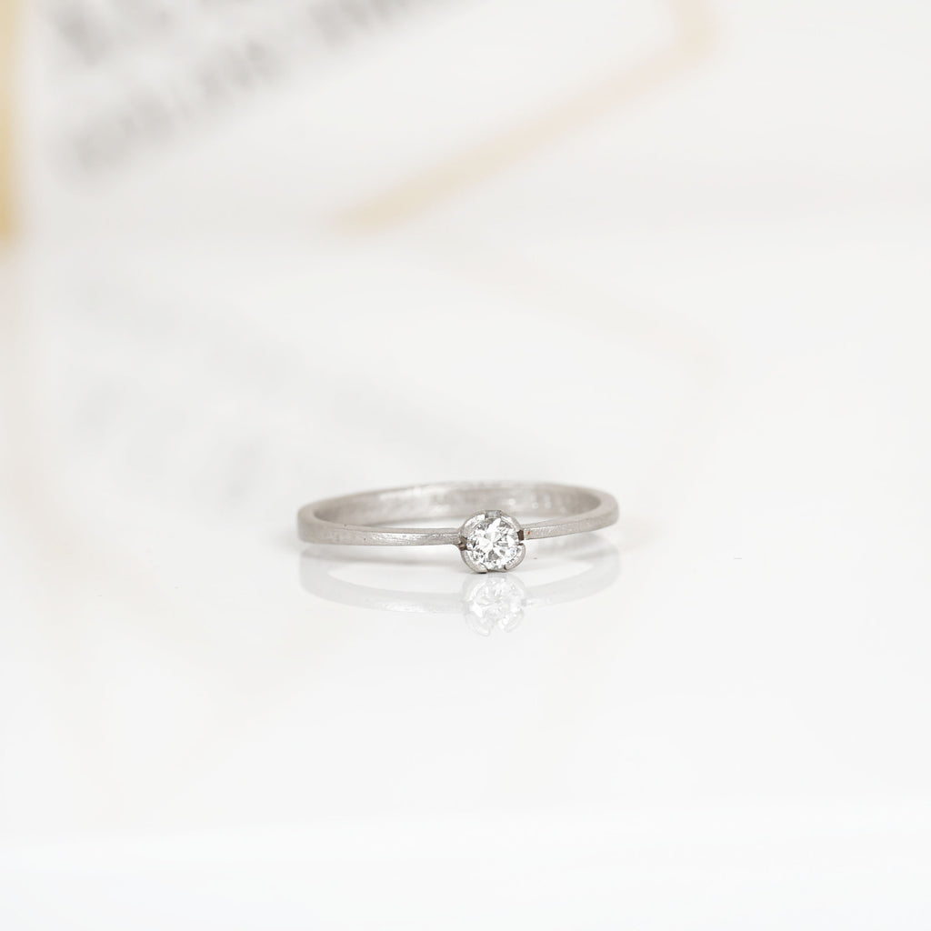 Aurifex Goldschmiede Koblenz Ring aus der Kollektion  Verlobung in Platin mit Brillant