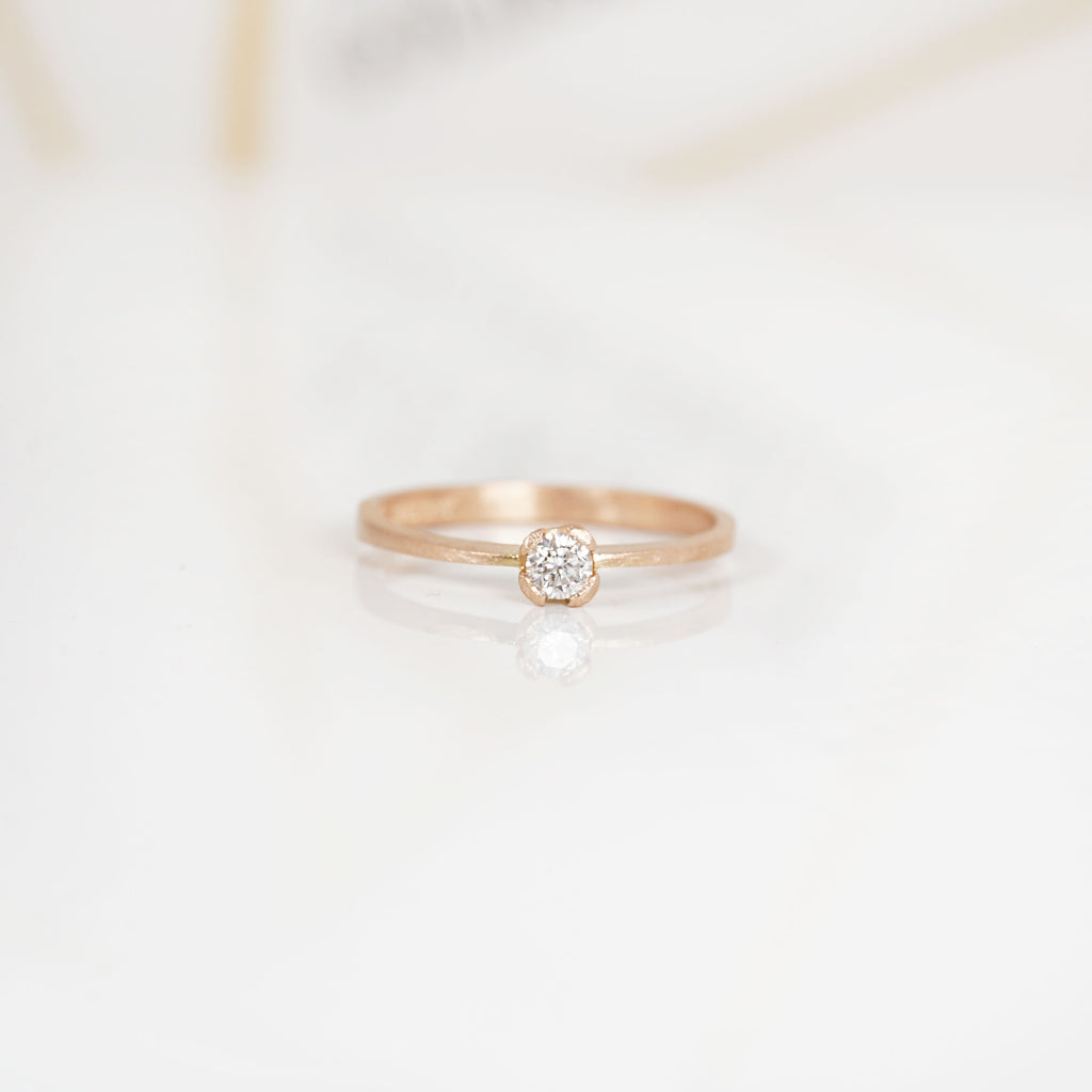 Aurifex Goldschmiede Koblenz Ring aus der Kollektion  Verlobung in Rotgold mit drei Brillant