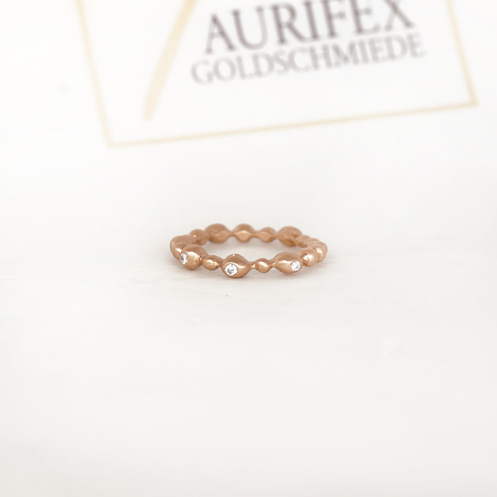 Aurifex Goldschmiede Koblenz Memoire Ring aus der Kollektion Feine Form in Rotgold mit Brillanten
