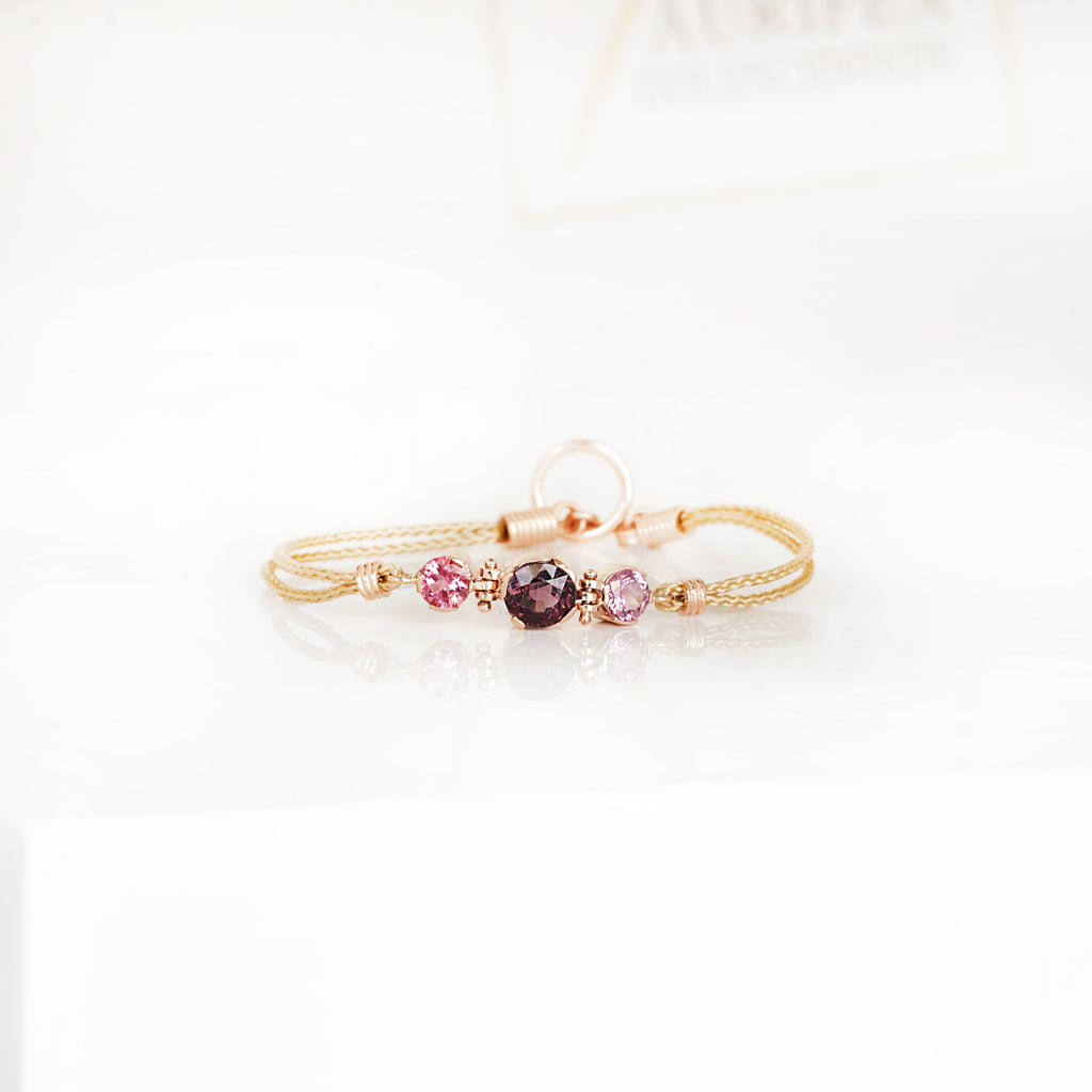 Aurifex Goldschmiede Koblenz Armband aus der Kollektion Facettenreich in Rotgold mit Spinell und Turmalin