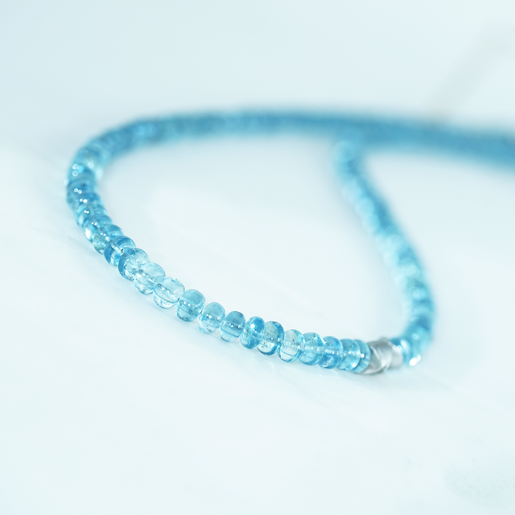 Aurifex Goldschmiede Koblenz Kette aus Aquamarin und Platin aus der Kollektion Feine Form