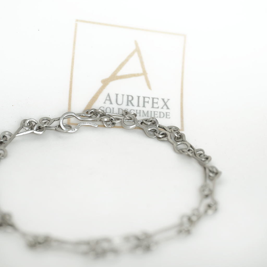 Aurifex Goldschmiede Koblenz Halsschmuck aus der Kollektion PUR in Platin
