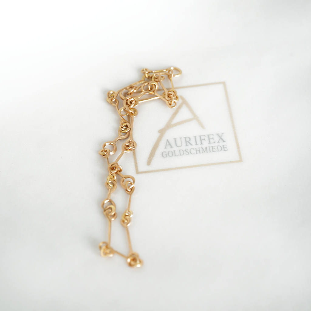 Aurifex Goldschmiede Koblenz Halsschmuck aus der Kollektion PUR in Rotgold