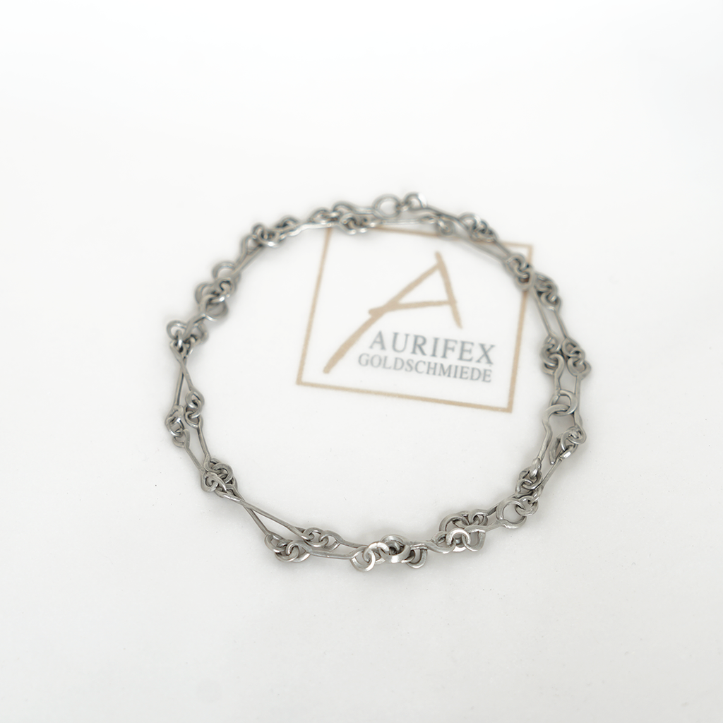 Aurifex Goldschmiede Koblenz Halsschmuck aus der Kollektion PUR in Platin