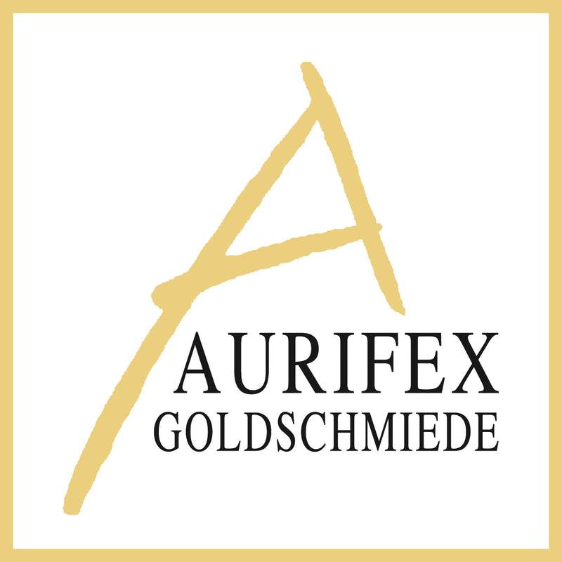 Discover our high-quality pieces of jewellery made of gold, silver and platinum in our shop. We enrich our handcrafted pieces with pearls, coloured stones or diamonds. We use recycled precious metals and fairly traded stones. Our diamonds are traded with the Kimberly certificate.