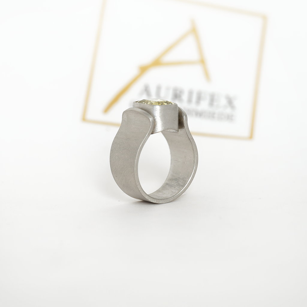 Aurifex Goldschmiede Koblenz Ring aus der Kollektion Unikat in Platin mit Chrysoberyll