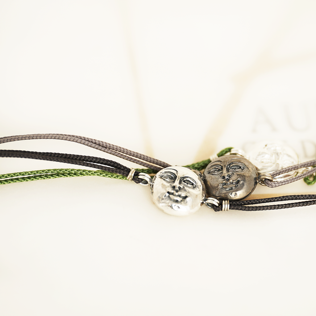Aurifex Goldschmiede Koblenz Armband Mondgesicht aus der Kollektion Symbolique in Silber mit Paracord