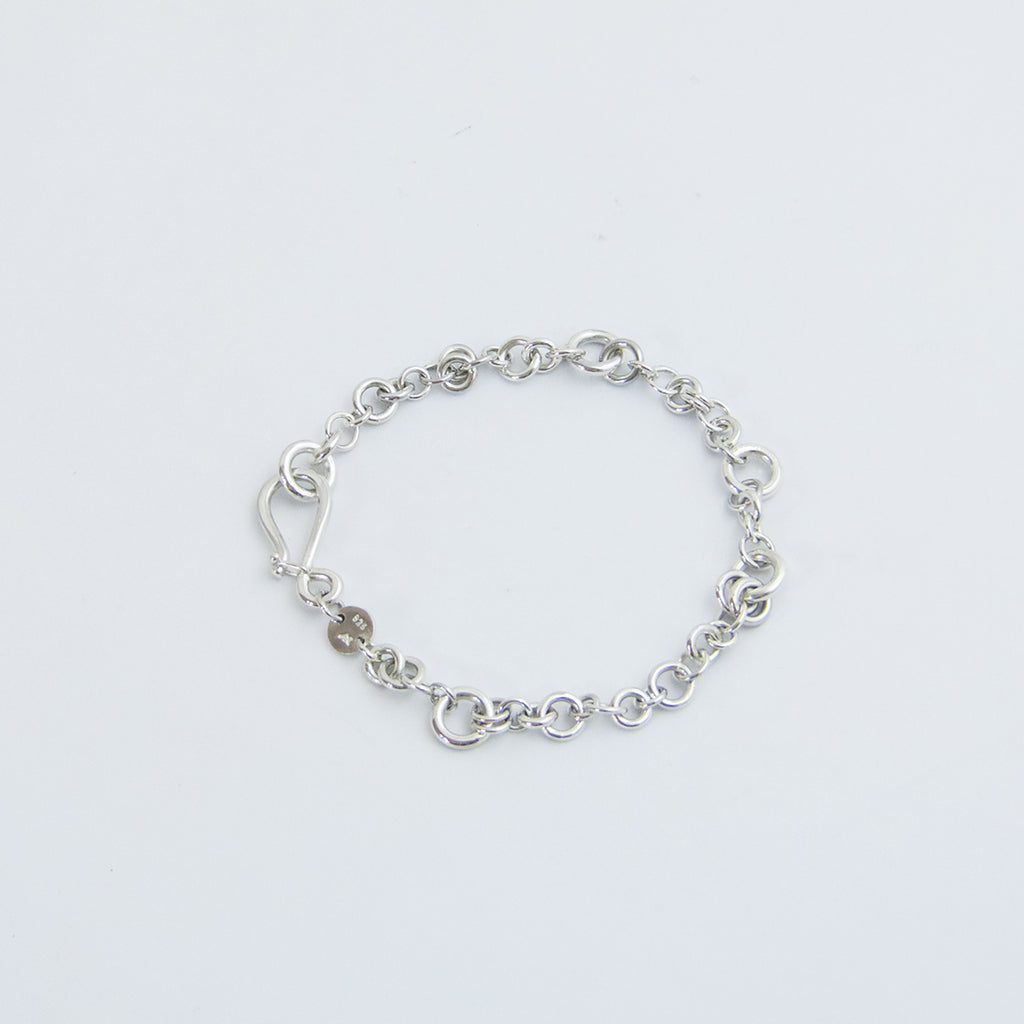 Aurifex Goldschmiede Armband aus der Kollektion Feine Form in Silber mit einer polierten Oberfläche