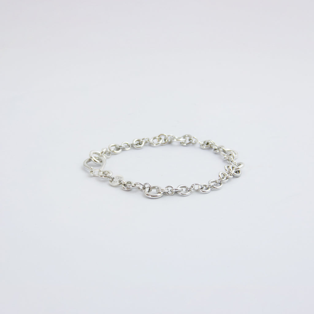 Aurifex Goldschmiede Armband aus der Kollektion Feine Form in Silber mit einer polierten Oberfläche
