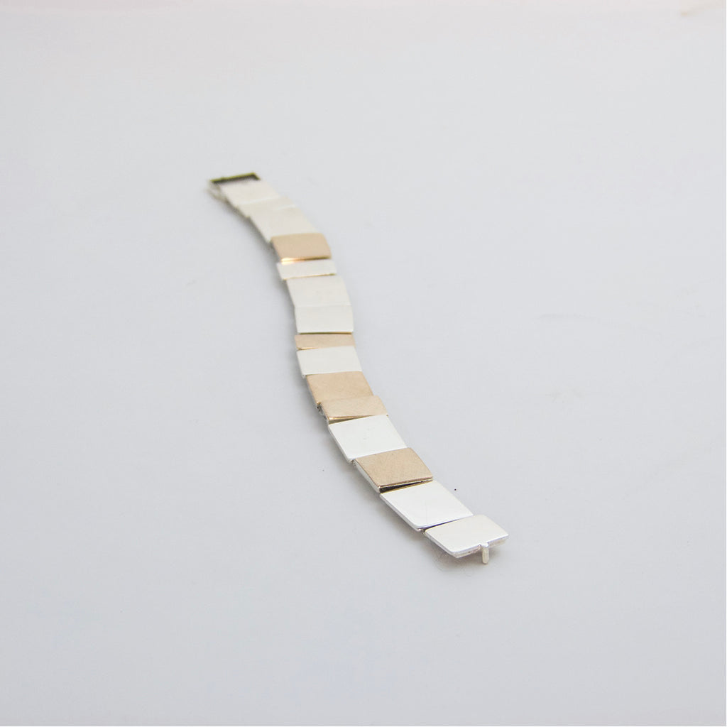 Aurifex Goldschmiede Koblenz Armband aus der Kollektion Flächen in Silber mit Flächen aus Gelbgold