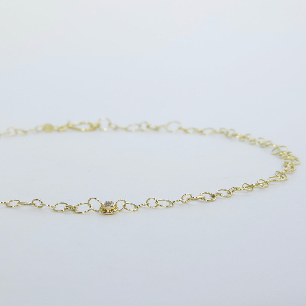 Aurifex Goldschmiede Koblenz Ösenkette aus der Kollektion Feine Form in Gelbgold mit Brillant