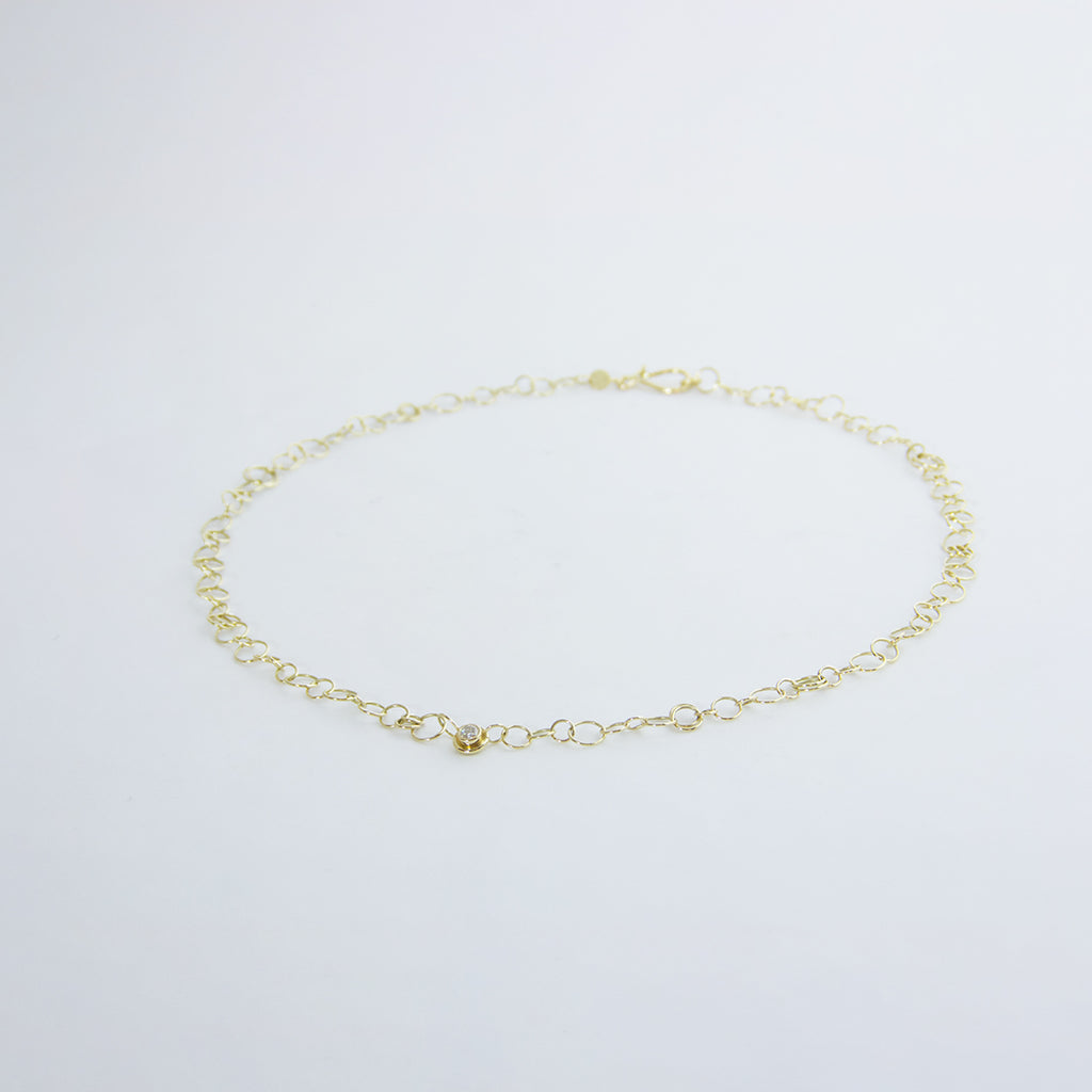 Aurifex Goldschmiede Koblenz Ösenkette aus der Kollektion Feine Form in Gelbgold mit Brillant