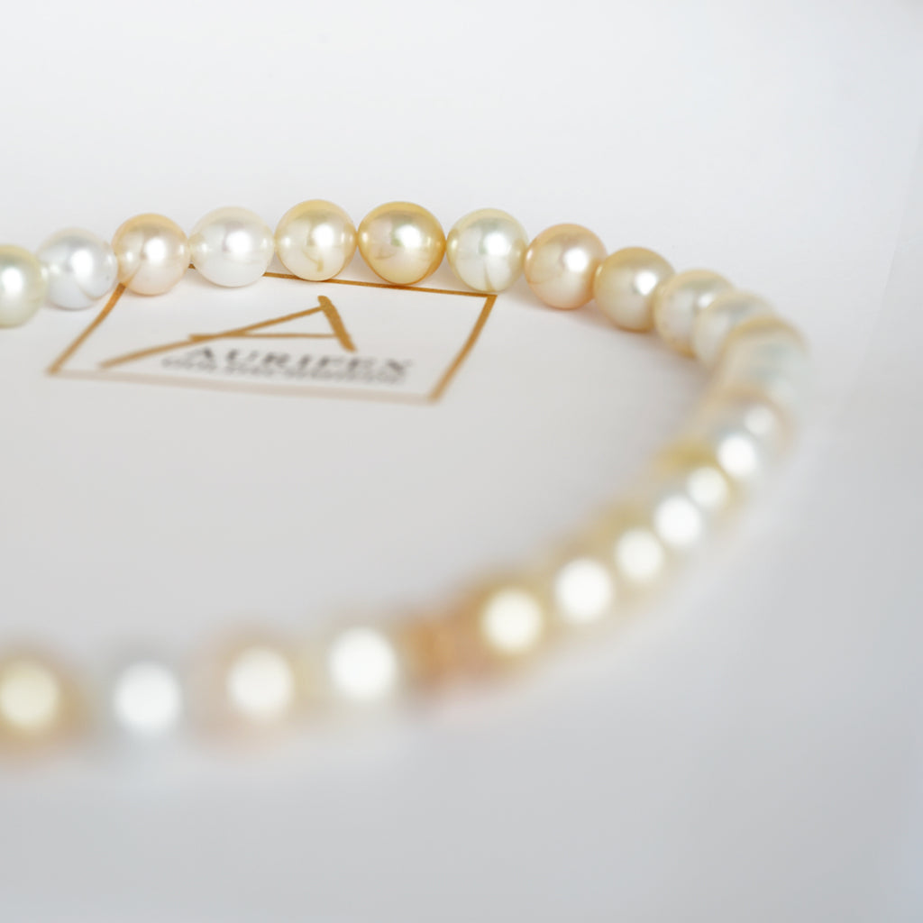 Aurifex Goldschmiede Koblenz Kette aus der Kollektion Perlenkultur in Rotgold mit Südseezuchtperlen