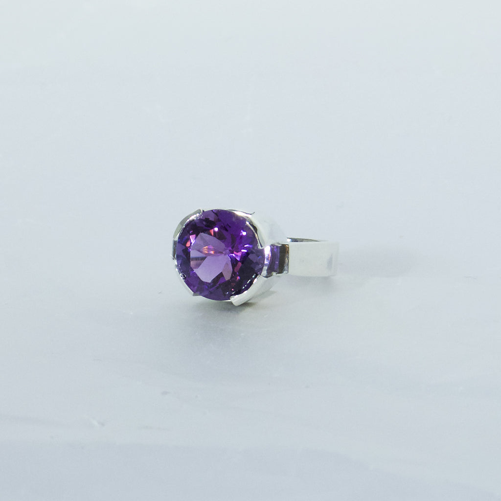 Aurifex Goldschmiede Koblenz Ring aus der Kollektion Facettenreich in Silber mit Amethyst