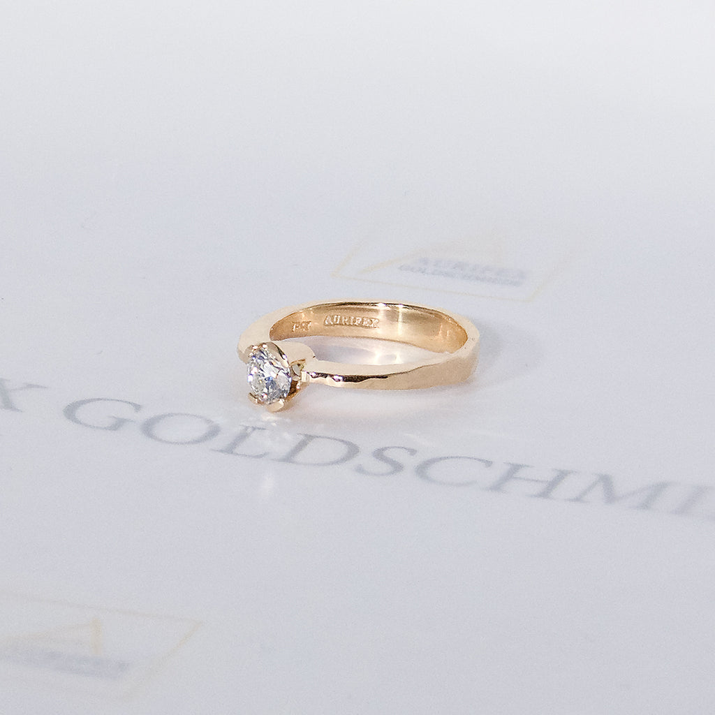 Aurifex Goldschmiede Koblenz Ring aus der Kollektion Facettenreich in Rotgold mit Brillant