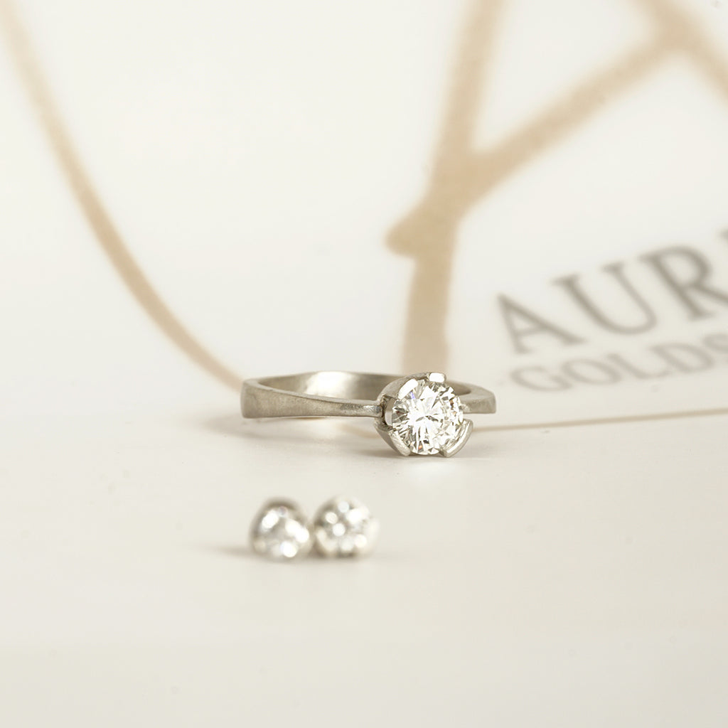 Aurifex Goldschmiede Koblenz Ring aus der Kollektion Facettenreich  mit Brillant