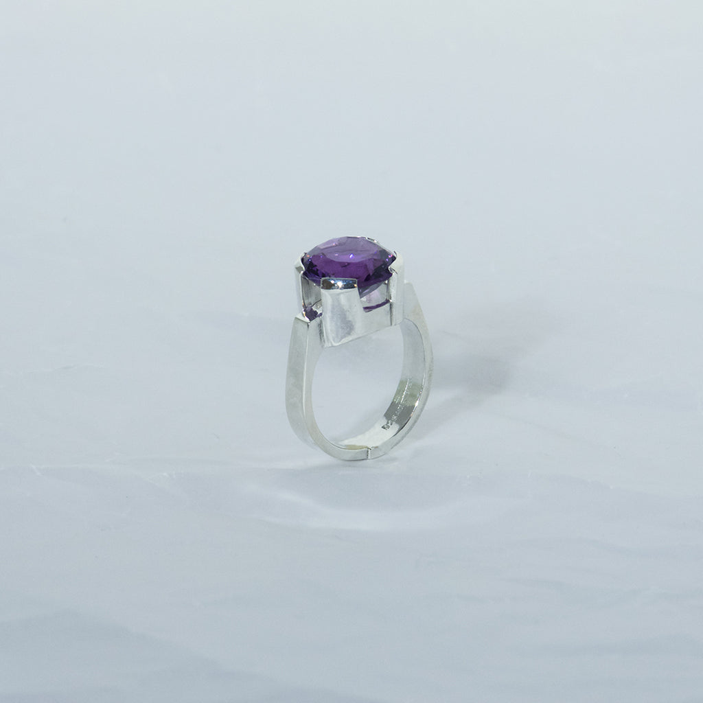 Aurifex Goldschmiede Koblenz Ring aus der Kollektion Facettenreich in Silber mit Amethyst