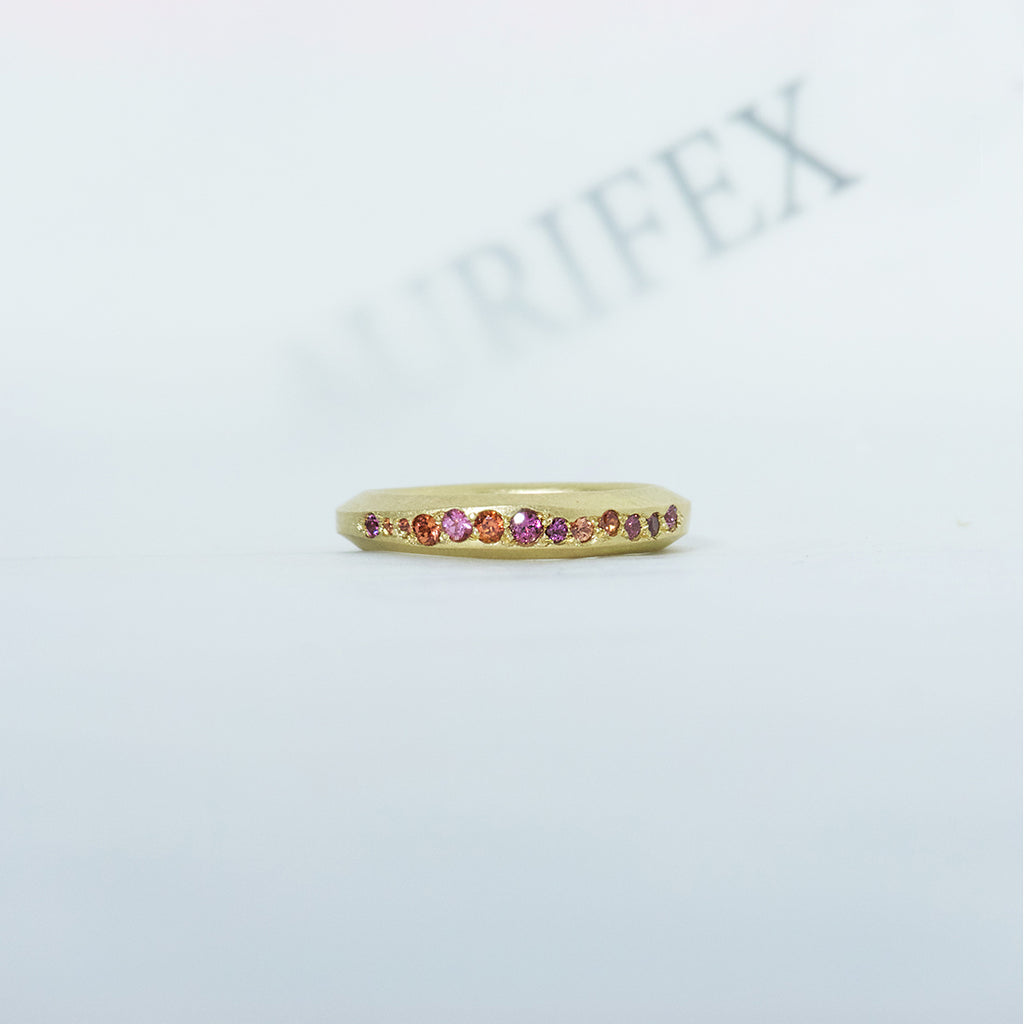 Aurifex Goldschmiede Koblenz Ring aus der Kollektion PUR in Gelbgold mit Saphiren