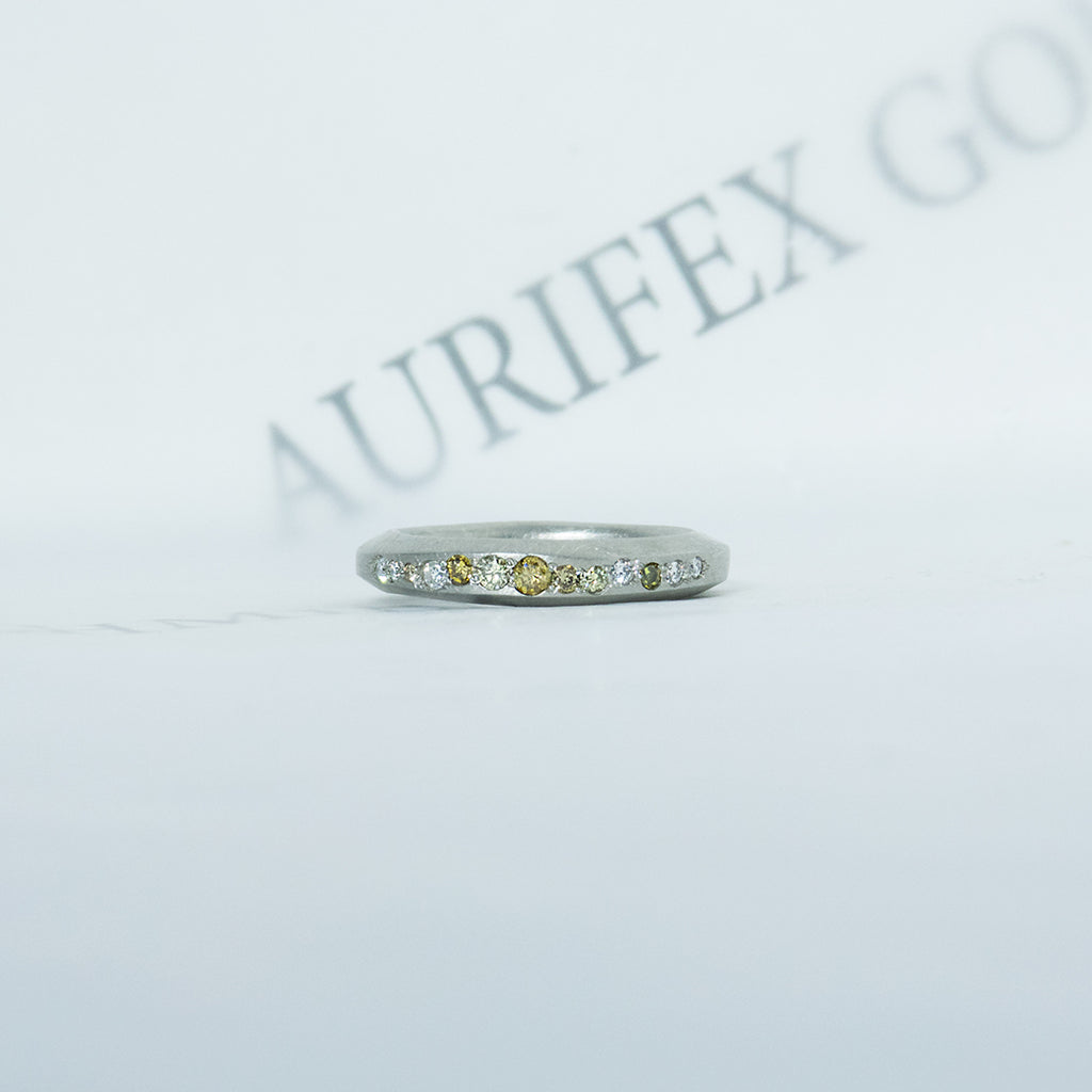 Aurifex Goldschmiede Koblenz Ring aus der Kollektion PUR in Platin mit Brillanten