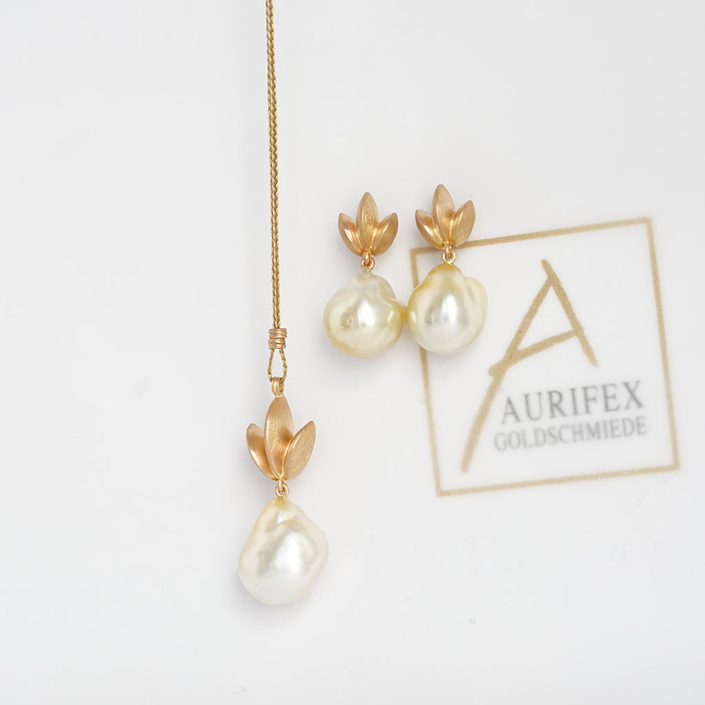 Aurifex Goldschmiede Koblenz Set aus Ohrringen und Kette aus der Kollektion Feine Form in Rotgold mit Perle 
