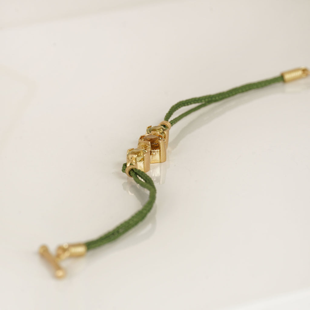 Aurifex Goldschmiede Koblenz Armband aus der Kollektion Facettenreich in Gelbgold mit Zirkon und Granat