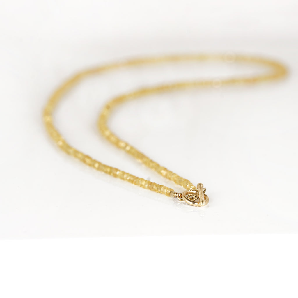 Aurifex Goldschmiede Koblenz Halsschmuck aus der Kollektion Unikat in Gelbgold mit Saphir