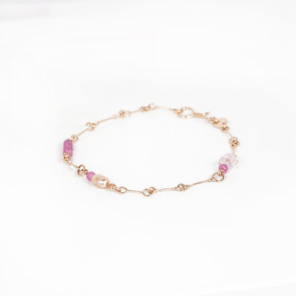 Aurifex Goldschmiede Koblenz Armband aus der Kollektion Unikat inR Rotgold mit Saphir, Morganit und Perle