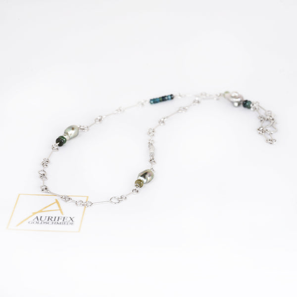 Aurifex Goldschmiede Koblenz Kette aus der Kollektion Unikat in Platin mit Turmalin und Labradorit