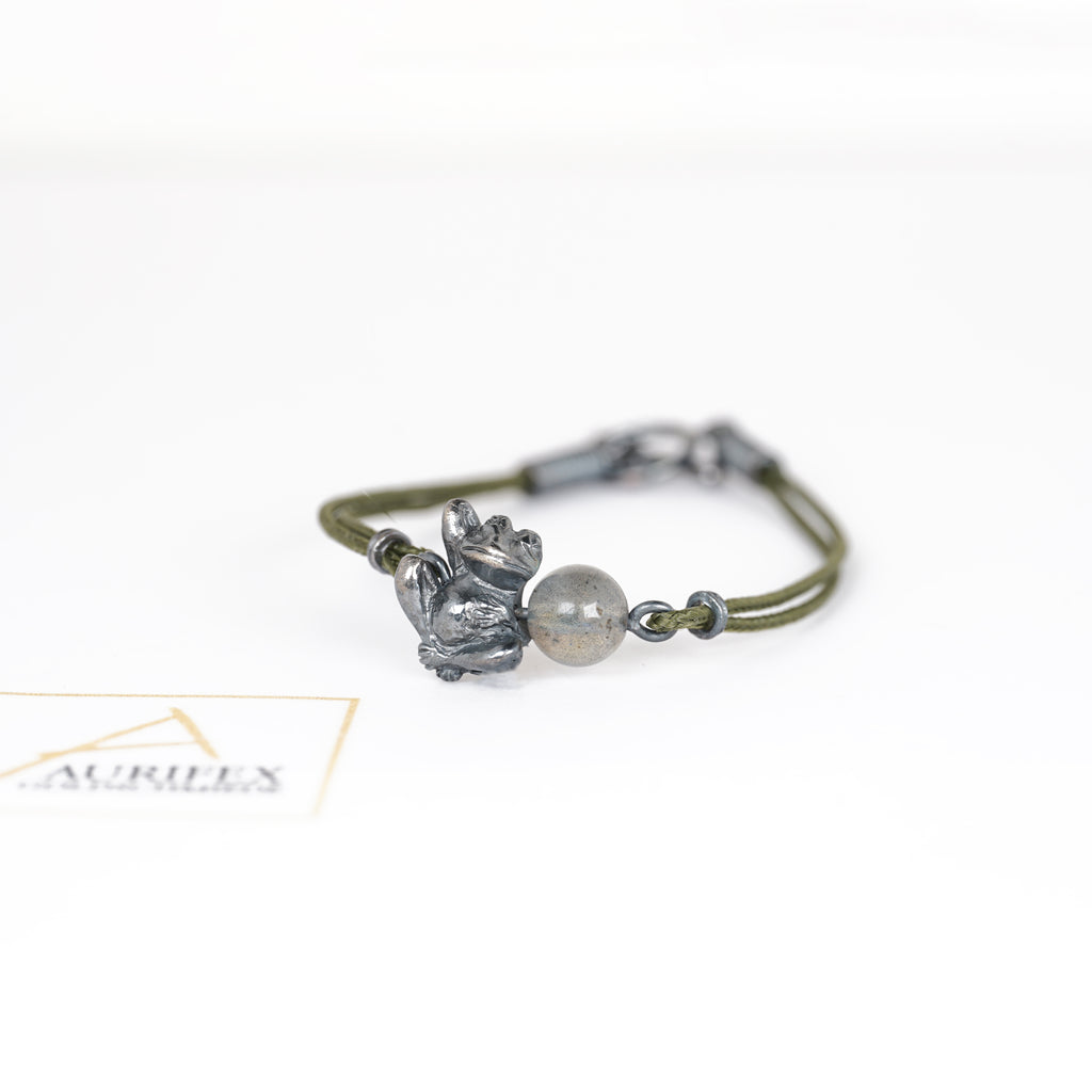 Aurifex Goldschmiede Koblenz Armband aus der Kollektion Symbolique mit Frosch und Labradorit