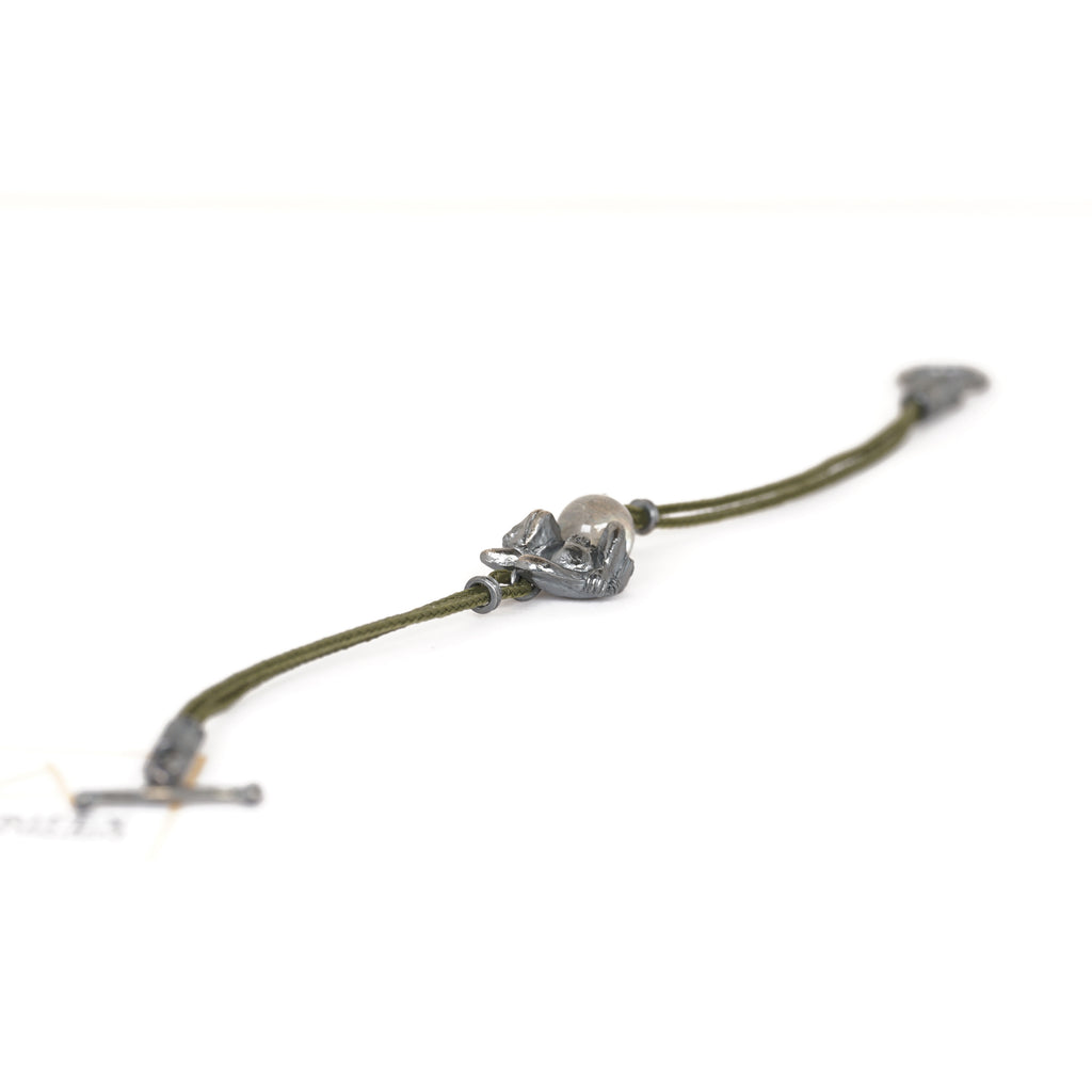 Aurifex Goldschmiede Koblenz Armband aus der Kollektion Symbolique mit Frosch und Labradorit