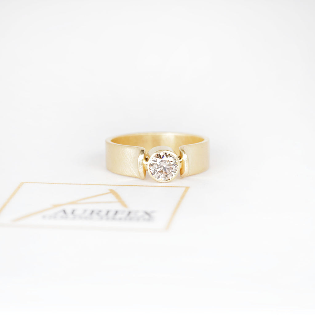 Aurifex Goldschmiede Koblenz Ring aus der Kollektion Diamant in Gelbgold mit Brillant
