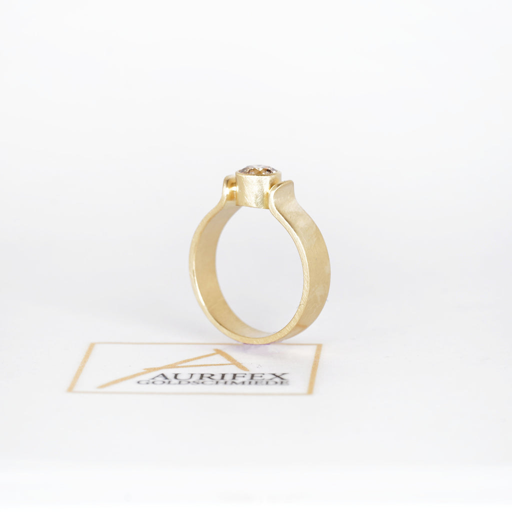 Aurifex Goldschmiede Koblenz Ring aus der Kollektion Diamant in Gelbgold mit Brillant