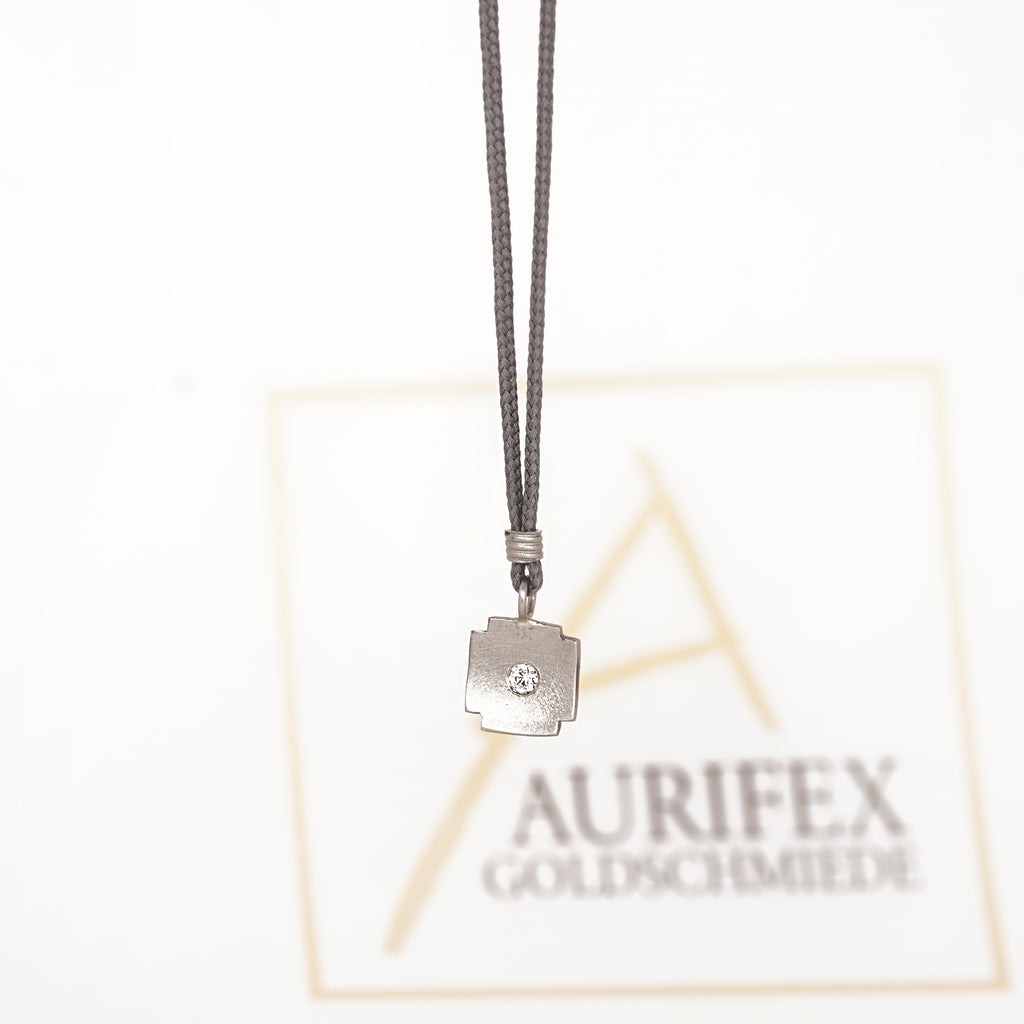 Aurifex Goldschmiede Koblenz Anhänger Kreuz aus der Kollektion Feine Form in Platin mit Brillant 