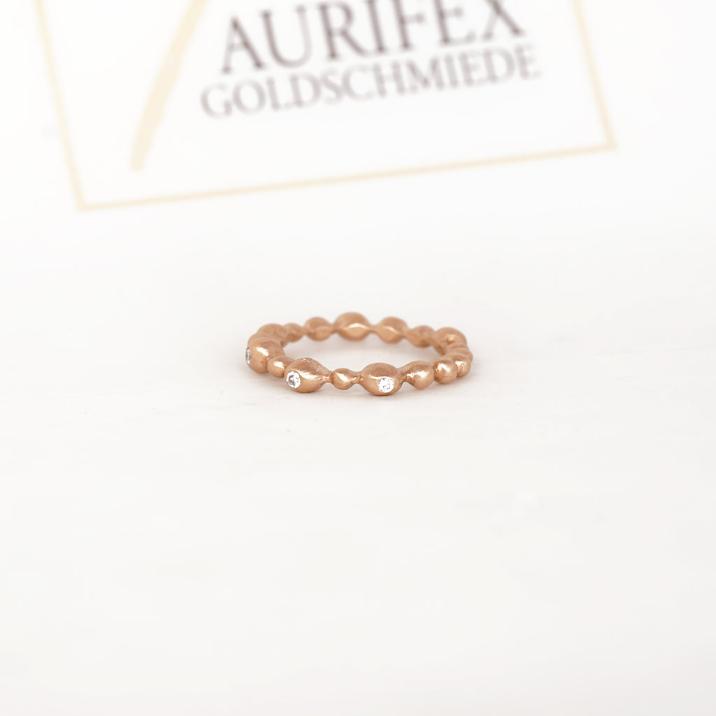 Aurifex Goldschmiede Koblenz Memoire Ring aus der Kollektion Feine Form in Rotgold mit Brillanten