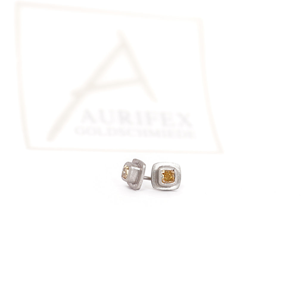 Aurifex Goldschmiede Koblenz Ohrringe aus der Kollektion Diamant mit Diamant im Cushion Schliff in fancy yellow