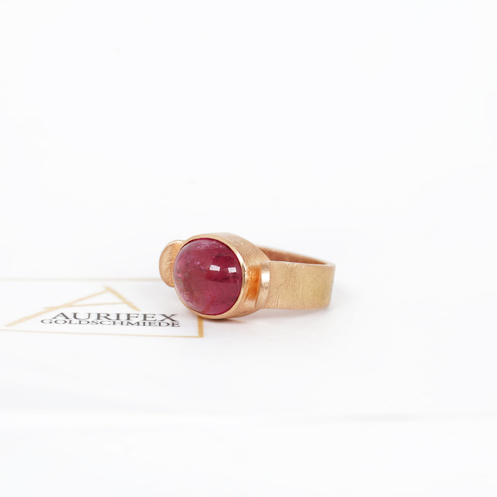 Aurifex Goldschmiede Koblenz Ring aus der Kollektion Unikat in Rotgold mit Turmalin