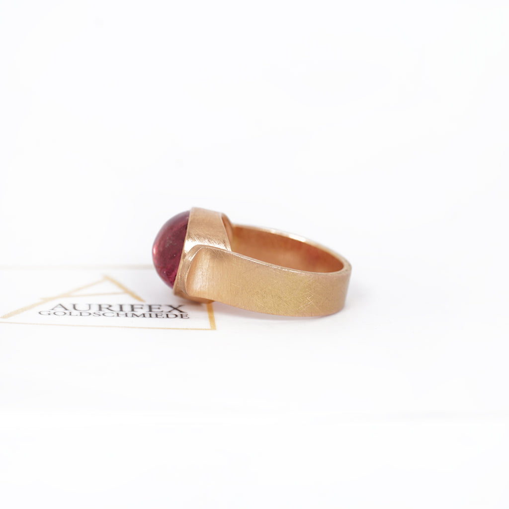 Aurifex Goldschmiede Koblenz Ring aus der Kollektion Unikat in Rotgold mit Turmalin