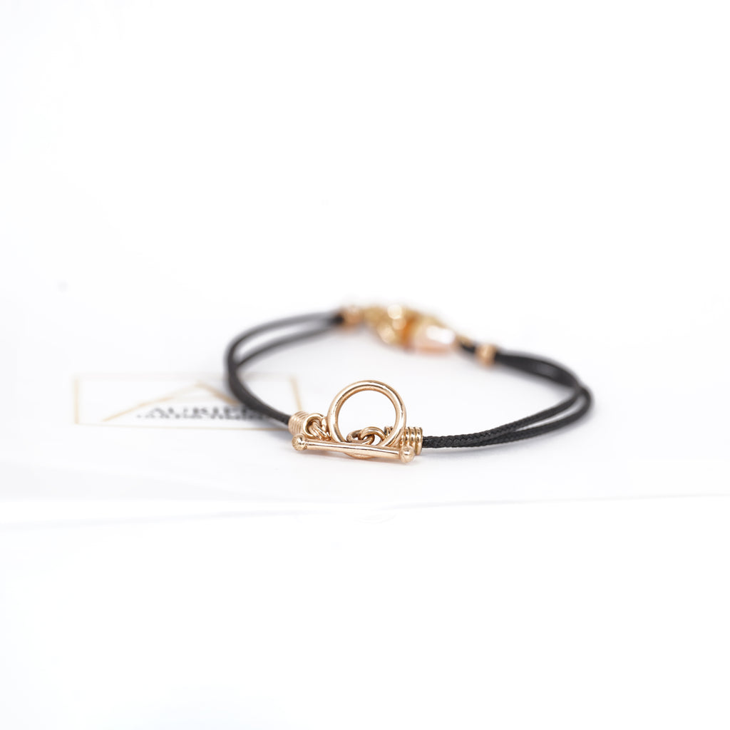 Aurifex Goldschmiede Koblenz Armband aus der Kollektion Sybolique in Rotgold mit Perle
