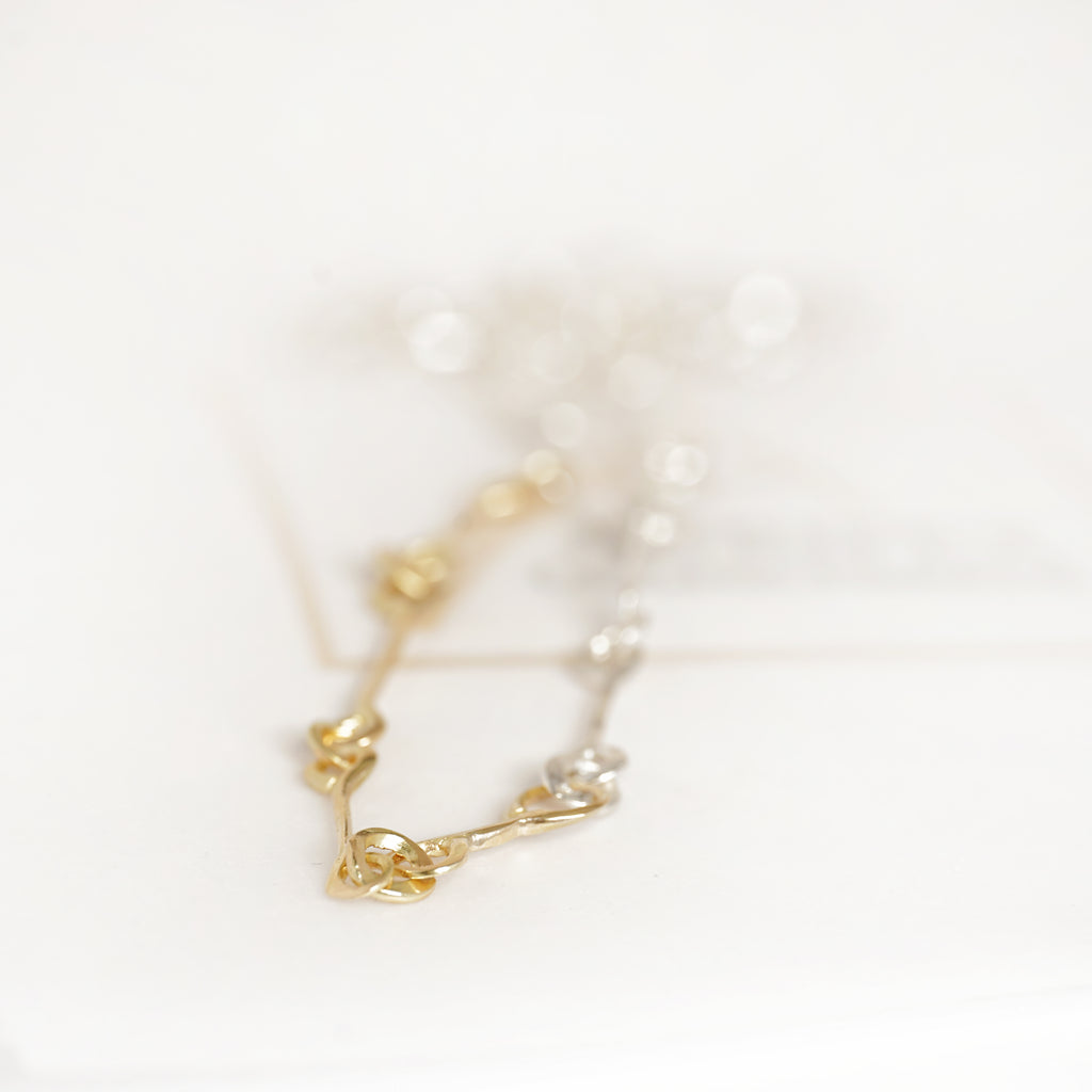 Aurifex Goldschmiede Koblenz Bicolor Halsschmuck aus der Kollektion PUR in Silber mit Gelbgold