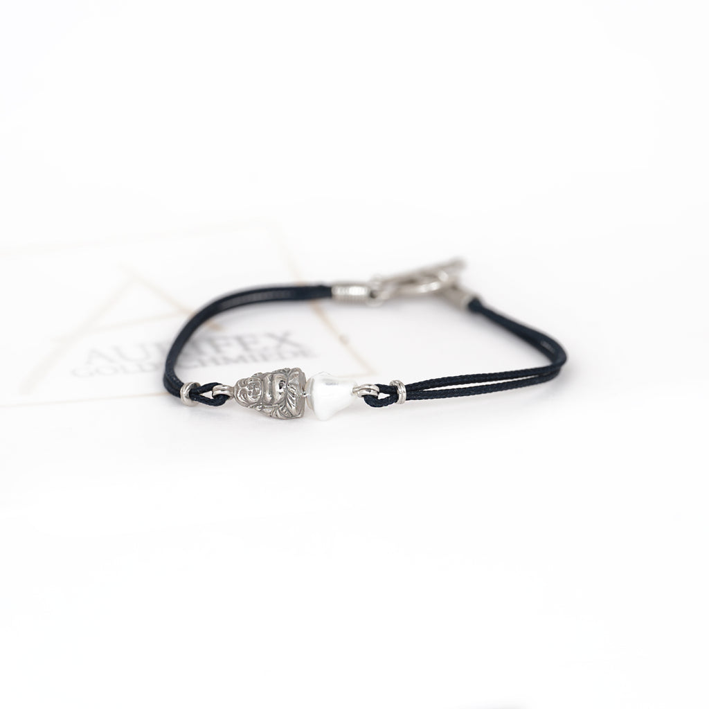 Aurifex Goldschmiede Koblenz Armband us der Kollektion Symbolique in Platin mit Keshi Perle