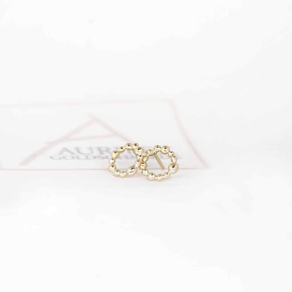 Aurifex Goldschmiede Koblenz Ohrringe aus der Kollektion Feine Form in Gelbgold mit Kugeln