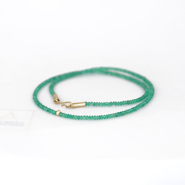 Aurifex Goldschmiede Koblenz Kette aus der Kollektion Feine Form mit Smaragd und Gelbgold