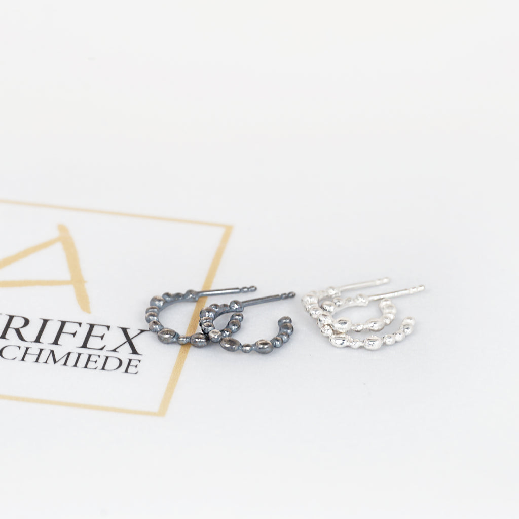 Aurifex Goldschmiede Koblenz Kreolen aus der Kollektion Feine Form in Silber mit Kugeln